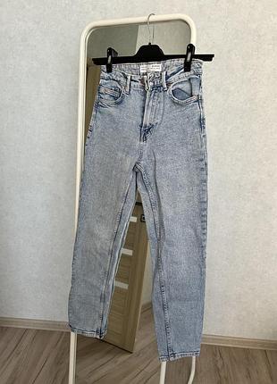 Джинси жіночі світлі slim mom stradivarius літні