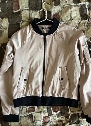 Курточка жіноча