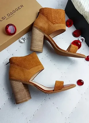 Kelsi dagger brooklyn замшеві босоніжки на широких підборах.