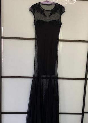 Шикарное черное вечернее платье.