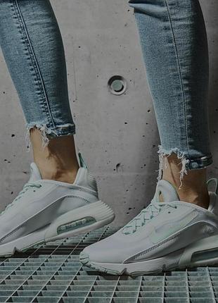 Оригінальні кросівки жіночі nike w air max 2090 white dj3029-1002 фото