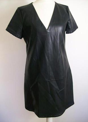 Платье из кожзама, трапециевидное, с v-образным вырезом с окантовкой № 1101 фото