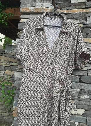 Оригінальне жіноче брендове   плаття .