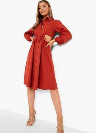 Красиве плаття спереду з відкритими боками