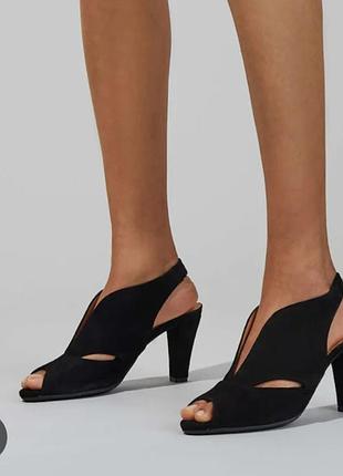 Женские замшевые босоножки carvela