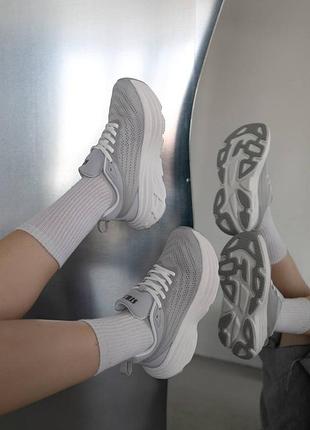 Кроссовки женские