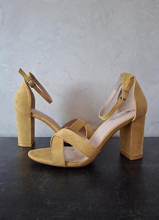 Босоножки женские