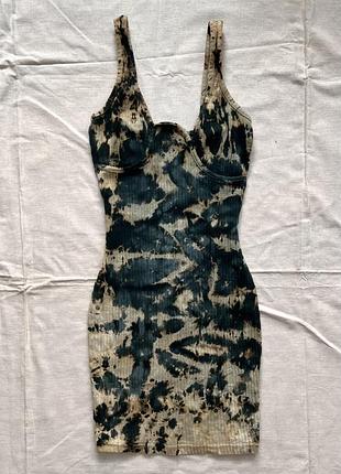 Сукня prettylittlething