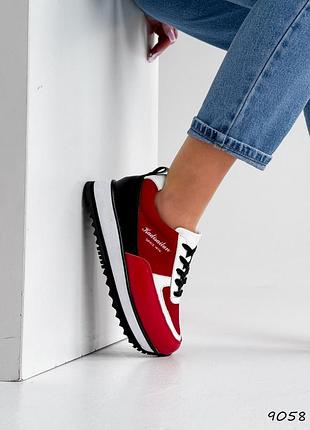 Кроссовки женские