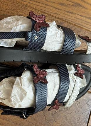 Босоніжки дитячі 2