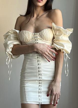 Бавовняна сукня молочного кольору міні