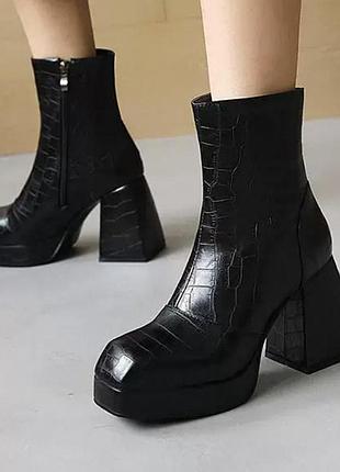 Шкіряні сапожки 37 розміру