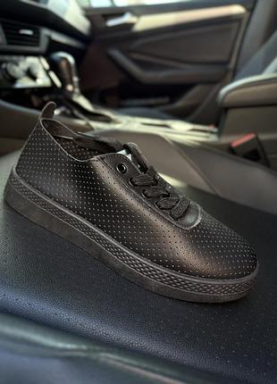 Легкі кеди перфорація мокасини дихаючі