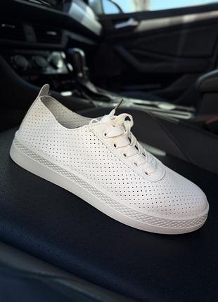 Легкі мокасини з перфорацією кеди жіночі