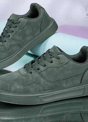 Кроссовки 42р. новые