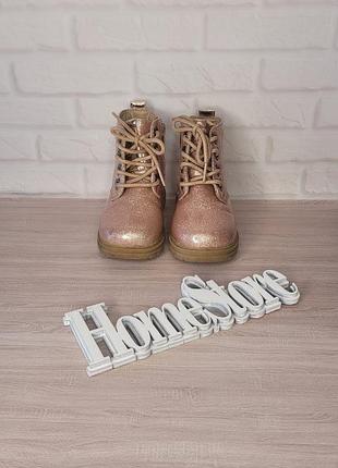 Розовые блестящие ботинки для девочки 2