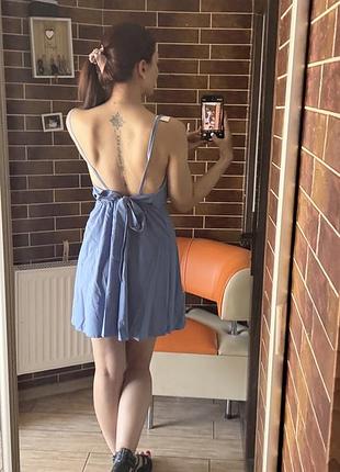 Легка сукня з бантиком на спину і