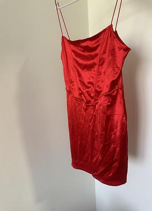Червона атласна сукня h&m м