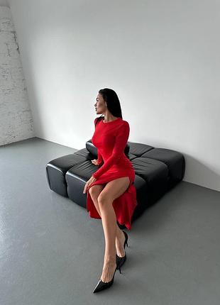 Сукня з розрізом