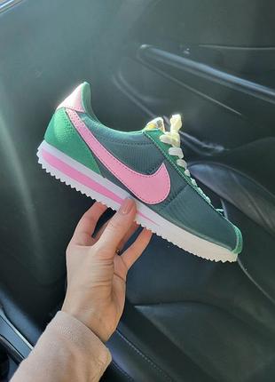 Кроссовки женские Nous nike
