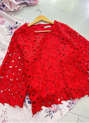 Червона блузка
