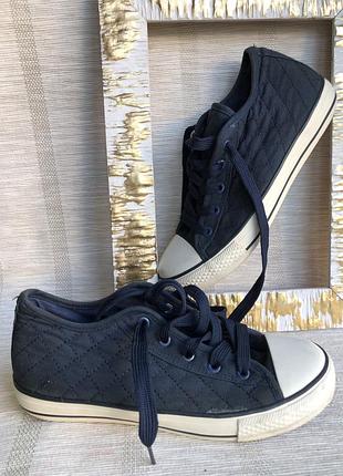 Кросівки, кеди