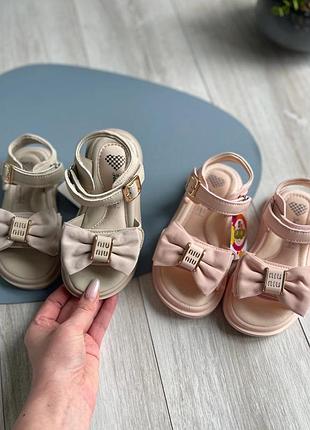 Босоніжки для дівчинки