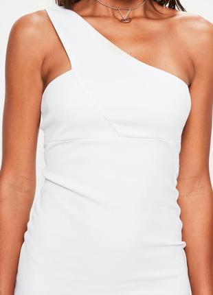 Белое платье на одно плечо3 фото