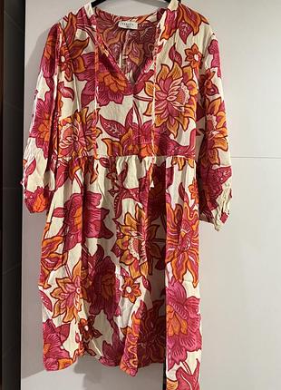 Весняно літнє яскаве плаття в квітах  розмір m/46