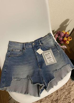 Шорти джинсові, нові. розмір 40. pull&bear