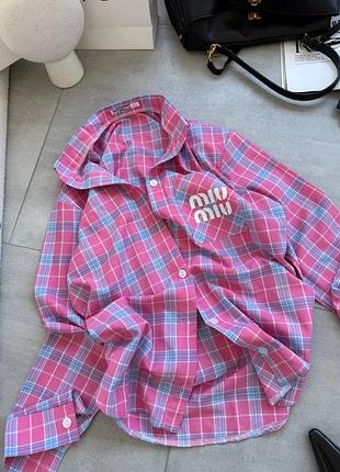 Жіноча сорочка у клітинку з написом