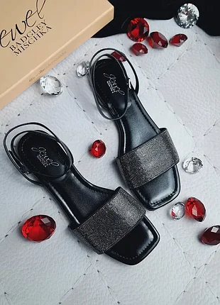 Badgley mischka оригінал чорні сандалії з сріблястими стразами