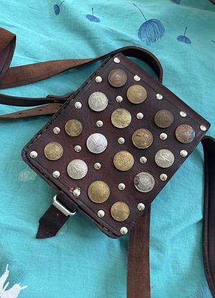 Вінтажна шкіряна сумка із справжніми монетами