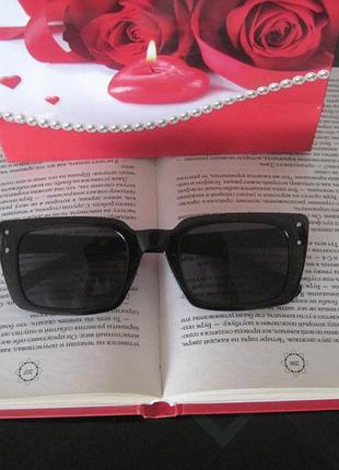 Модні сонцезахисні окуляри