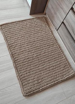 Маленький джутовый коврик ручной работы.
 плетеный коврик для ванной комнаты. вязаный ковер.