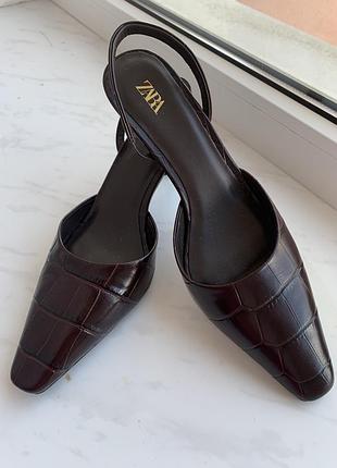 Босоніжки zara