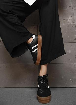 Жіночі кросівки4 фото