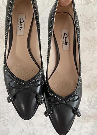 Елегантні шкіряні туфлі-човники clarks 5.5 38.5/24.5🌺
