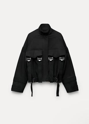 Водовідштовхувальний бомбер з пряжками від бренду zara