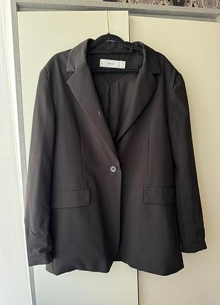 Чорний піджак