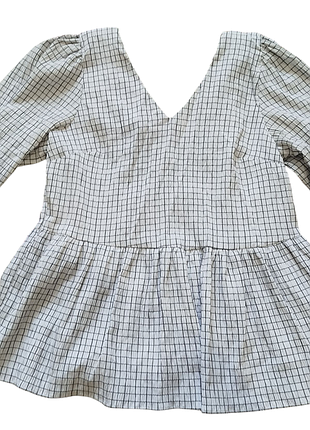 Блуза с милым бантом на спине размера м