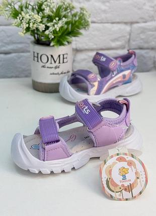 Дитячі сандалі з закритими пальчиками