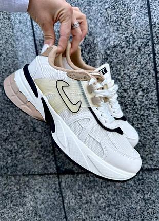 Удобные комфортные кроссовки