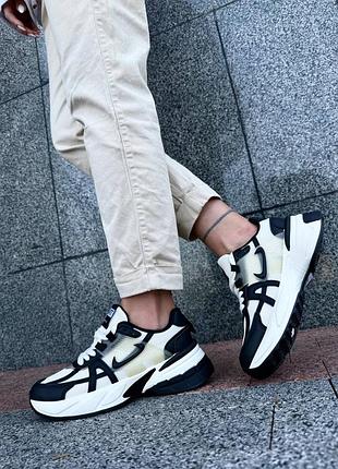 Зручні комфортні кросівки для спорту та бігу