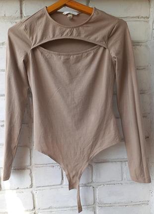 Стильное боди с вырезом