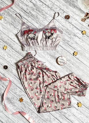 Шелковая пижама с принтом mops