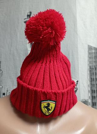 Шапочка scuderia ferrari з помпоном червона