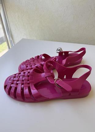 Мильниці, сандалі