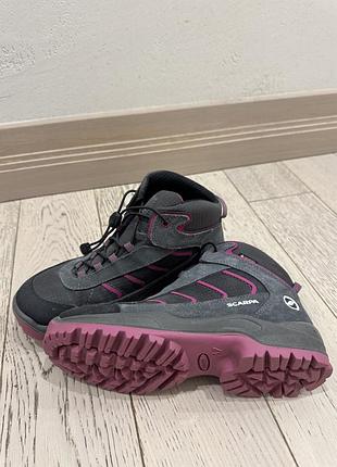 Розовые scarpa для походов