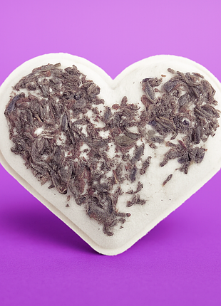 Бомбочка для ванни велике "лавандове серце"з сухоцвітами 130 г